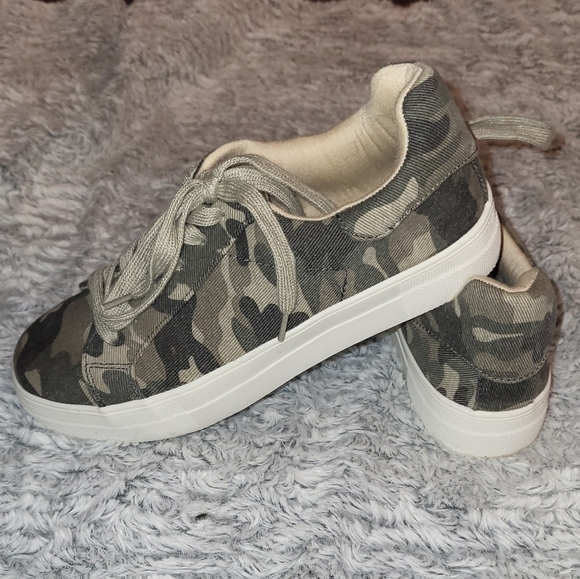 Soda Shoes - Camo Sneakers